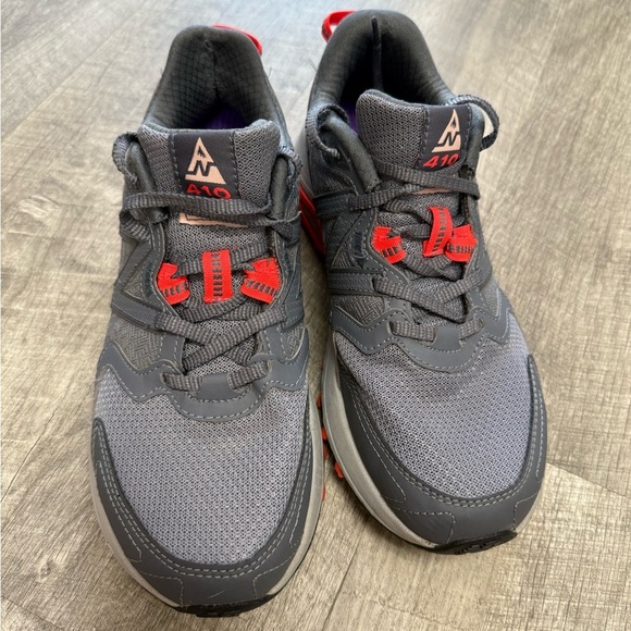 New Balance 410 Size 6.5 - Picture 2 of 7